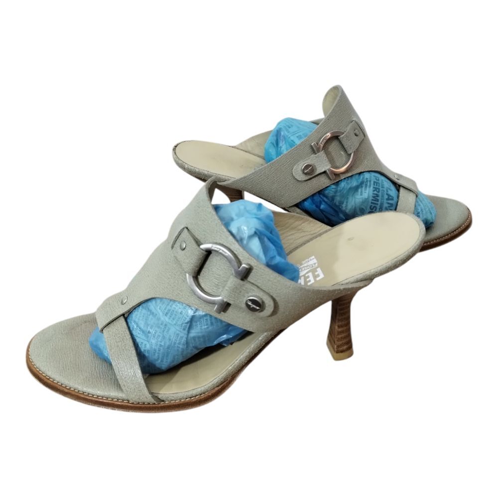 Salvatore Ferragamo Women's Leather T-Strap Sandals Size 7 Olive Green - Picture 2 of 7